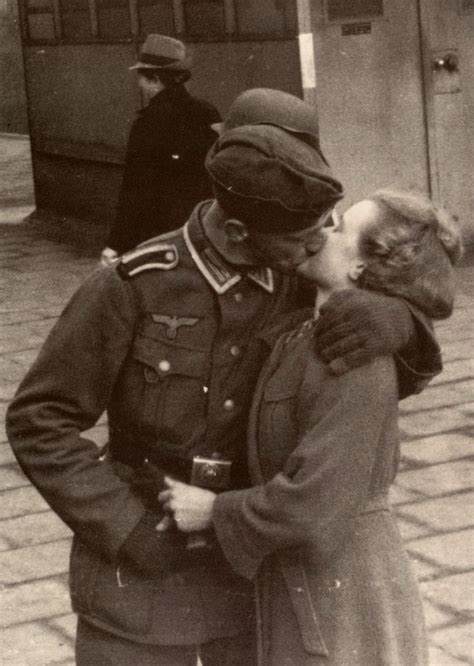 German Soldier Kiss Couples Vintage Vintage Kiss Vintage Romance Vintage Lover Hiroshima