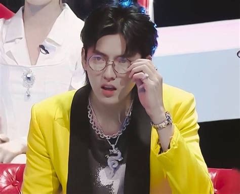 Kris wu ditahan sepekan setelah polisi mengungkap dia berbohong tentang hubungannya dengan du meizhu. Pin by 𝙆𝙧𝙞𝙨 𝙒𝙪 𝘼𝙧𝙘𝙝𝙞𝙫𝙚𝙨 on KRIS WU | WU YIFAN | 吴亦凡 | Kris ...