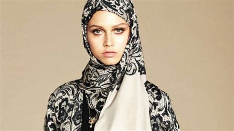 Latest Fashion Trend European Women In Hijab