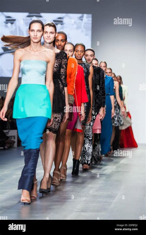 Models On Catwalk Hi Res Stock Photography And Images Alamy