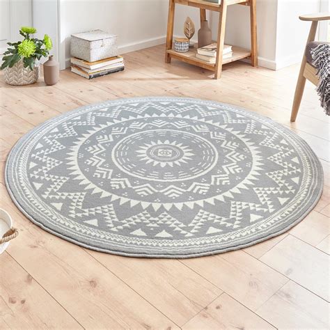 Mit einem teppich in beige bringen sie ihre frontansicht von runder teppich rund mamda in beigedie farbe beige vermittelt eine beruhigende. Teppich Rund Muster