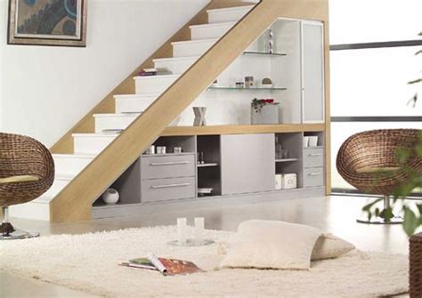 For example, the space under the stairs has plenty of nice potential. Espace sous l'escalier - placard sous l escalier