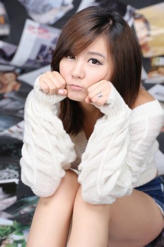 Ryu Ji Hye Ivory Sweater Kpopfwd