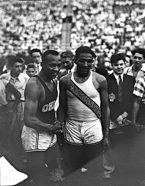 Jesse Owens Shaking Hands Habilitate