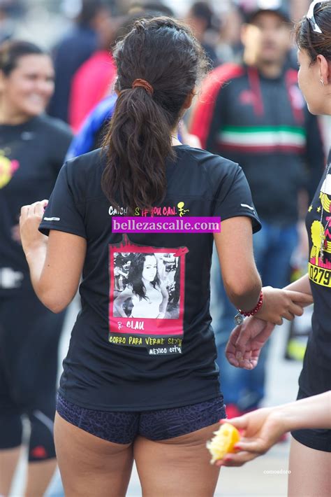 Chicas Haciendo Ejercicio En Licra Mujeres Bellas En La Calle