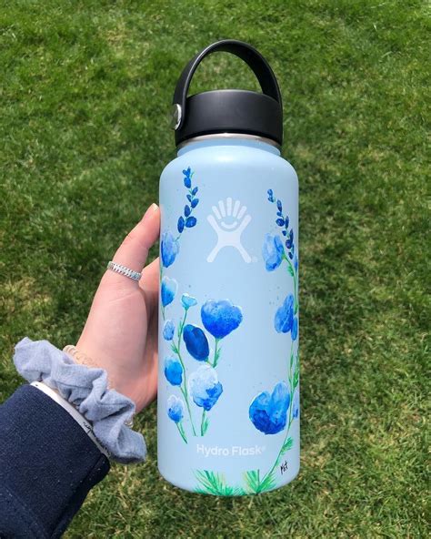 Aesthetic Painting On Hydroflask Water Bottle With Acrylic Colors Idea