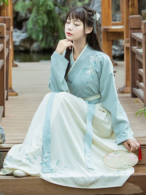 Chinese Hanfu Traditional Clothing With Long Sleeve Embroidery