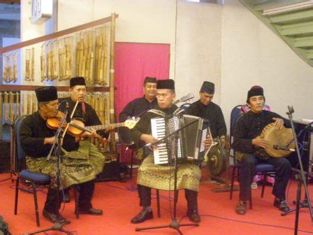 Alat musik ini berasal dari sumatera selatan. Di Mata Ku: Muzik Ghazal