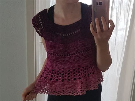 Crochet cropped halter, hand crocheted top, crop top bralette, cotton crop top in dieser anleitung für ein crop top zeigen wir, wie man ein sommertop häkeln kann. Crop Top häkeln, Holly
