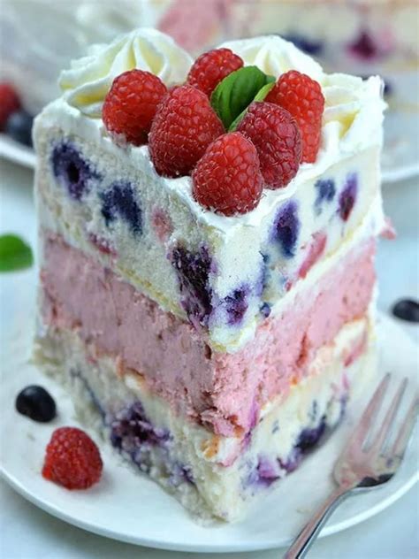 To serve, cut the cheesecake into wedges and place a piece in the centre of each plate. Raspberry Cheesecake Cake | Recipe | Easy chocolate desserts, Sweet desserts, Easy cheesecake ...