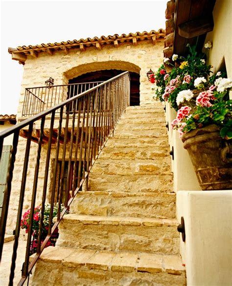 Exterior stairs need to be hard wearing and resistant to the elements. How To Design Exterior Stairs