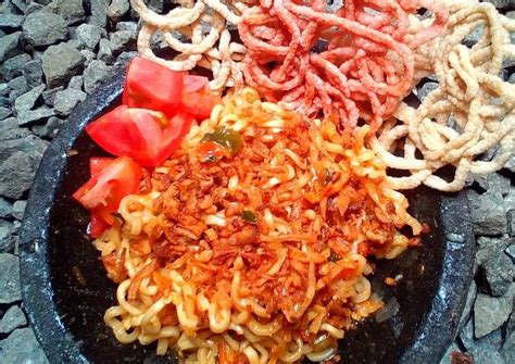 Sekali masak bisa 1 dus indomie, rela nunggu. Resep Indomie Goreng Nyemek Pedas / Resep Mie Tek Tek Ala ...