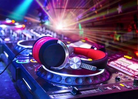 What Is A Virtual Dj Service Discover More And Benefit Your Event