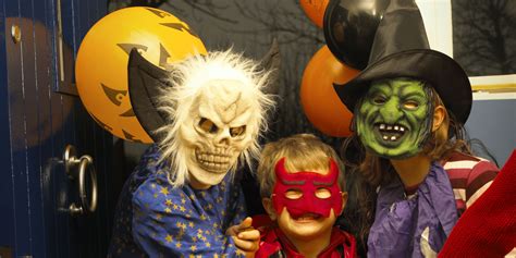 Halloween Trick Or Treating Etiquette Parents Share Rules