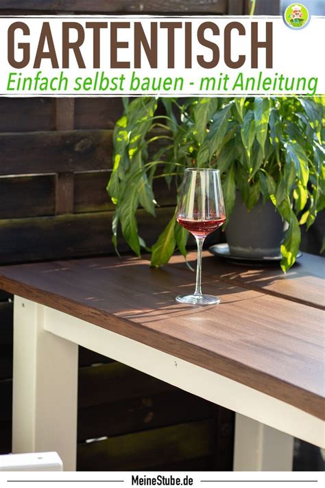 Der werfer hält den baumstamm zunächst mit beiden händen senkrecht vor seinem körper. Gartentisch selbst bauen mit Baumkante - DIY - MeineStube ...