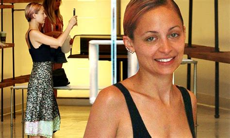 Nicole Richie Make Up Free As She Prepares For Her Pop Up Shop Daily Mail Online