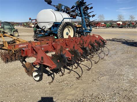 Sold Case Ih 183 Tillage Row Crop Cultivators Tractor Zoom