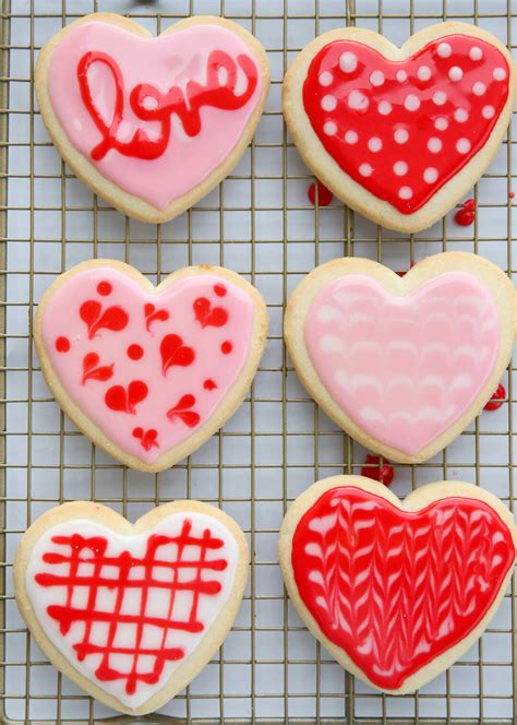 Wait until the cookies have cooled completely before decorating, and cover the icing with a damp paper towel and plastic wrap until. Tutorial: Cookie Decorating with Glace Icing | Our Best Bites
