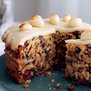 From traditional hot cross buns, sweet breads and easter biscuits to cupcakes, pasqualina pie and playful pancakes… Simnel cake - for Easter | Simnel cake easter, Easter ...