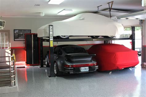 Home Garage With Lift