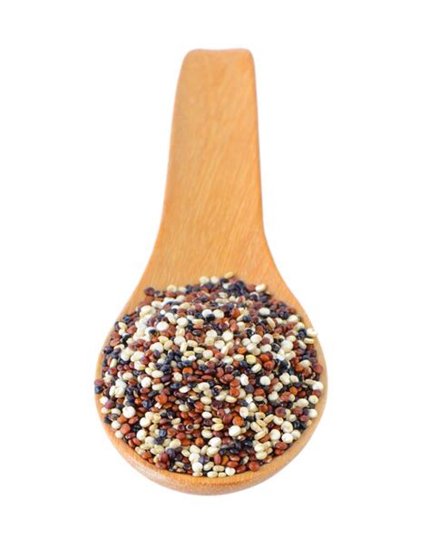 Sementes De Quinoa Em Colher De Madeira No Fundo Branco Foto Premium