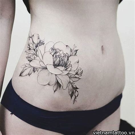 Em yêu vú nhỏ lồn đẹp địt bạn trai sướng vãi cặc. Hình xăm đẹp ở bên eo, bên hông đẹp đầy gợi cảm