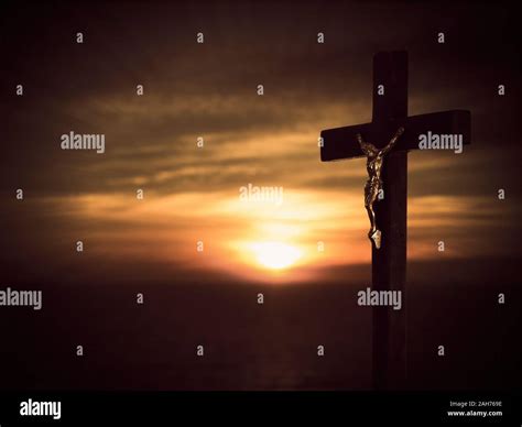 Christian Cross At Night Hi Res Stock Photography And Images Alamy