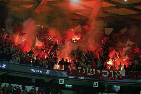 Hot In The Derby Hapoel Tel Aviv Fans Threw Sticks And Objects At