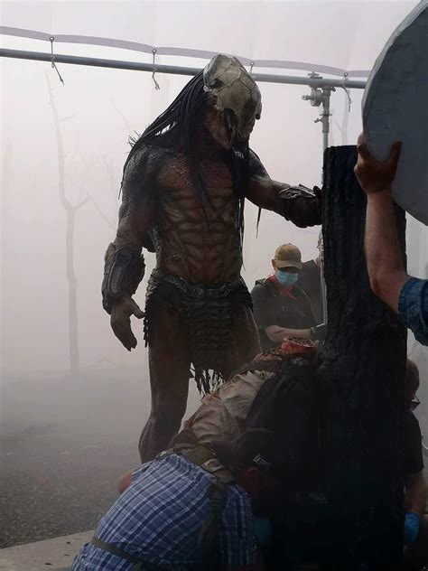 See The Feral Predator Up Close In New Behind The Scenes Prey Set Photos