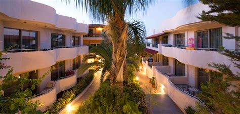 Navíc si jako cenění hosté zařízení cactus beach hotel budete moci užít bazén a snídani v ceně přímo v prostorách tohoto hotelu. Cactus Beach Hotel & Bungalows in Stalis Crete: resort in ...