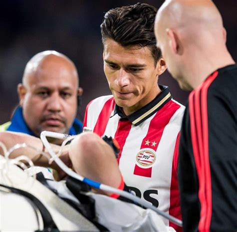 Shaw also stated that several of his england colleagues had asked him why mourinho seems to have an agenda against the defender. Nach dem Foul an Luke Shaw ehrt die Uefa Hector Moreno - WELT