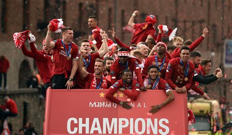 «ливерпуль» — «вест бромвич альбион». Watch: Fans Fill The Streets As Liverpool Celebrate Sixth European Title
