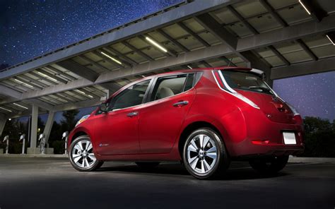 2016 Nissan Leaf Gets Improved Range 13