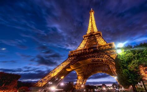 艾菲爾鐵塔是巴黎的標誌之一，被法國人愛稱為「鐵娘子」 每日頭條