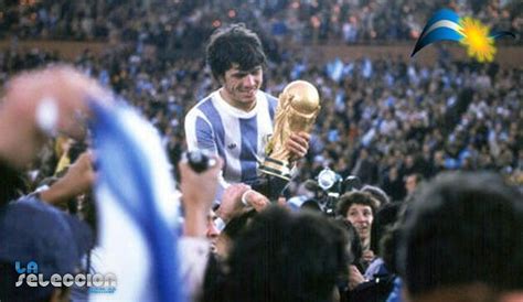 Mundial 1978 Mario Alberto Kempes Levanta La Copa Ff Argentina 78 Daniel Passarella World