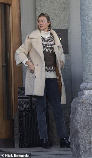 Karlie Kloss Checks Out Of Hotel After Dasha Zhukovas Wedding Autumn
