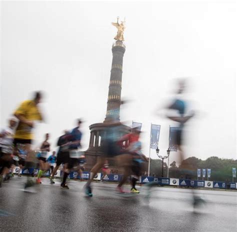 Weltrekord Verpasst Kipchoge Gewinnt Berlin Marathon Welt
