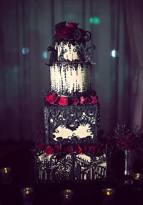 How To Get That Perfect Gothic Wedding Theme Chwv Gothic Wedding Cake