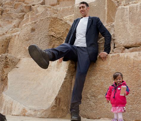 Worlds Tallest Man Meets Worlds Shortest Woman The Pictures Are Wonderful