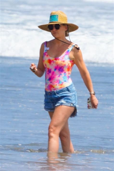 Kate hudson style and fashion update: KATE HUDSON in Swimsuit and Denim Shorts Out on the Beach ...