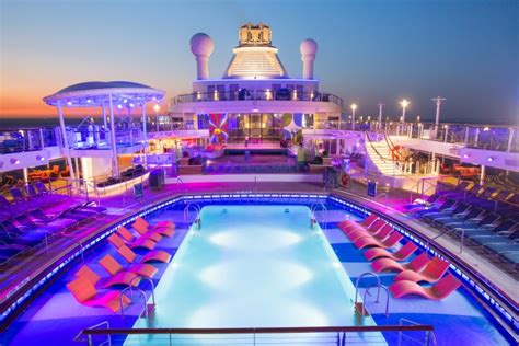 Quantum of the seas' two70 is an expansive lounge that, with the help of digital screens and aerial performers, turns into an interactive. Eight beautiful Anthem of the Seas night photos | Royal ...