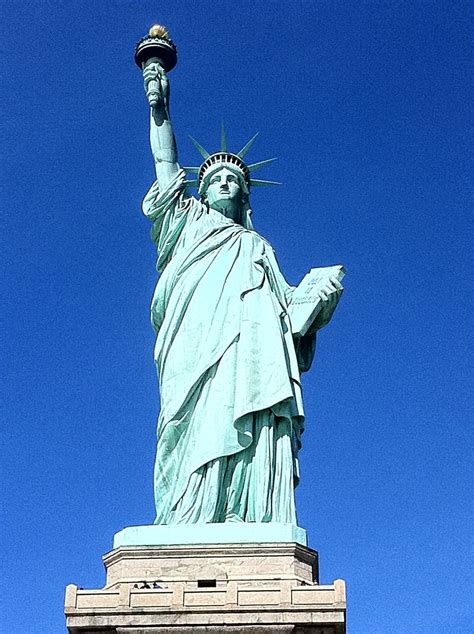 Fotos De Edificio En Estatua De La Libertad Nueva York 5524471