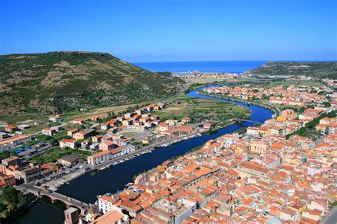 Avec des températures hivernales autour de 15°c, la sardaigne est une destination qu'il est possible de découvrir toute l'année. 9 endroits intéressants et belles à visiter en Sardaigne