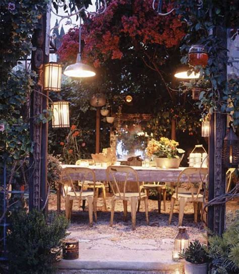 Here are some helpful tips to maximize the potential of your outdoor dining area, and 10 ideas for how to make a cozy, welcoming dining area worth showing off to your friends. Prettier Patios For Parties! - B. Lovely Events