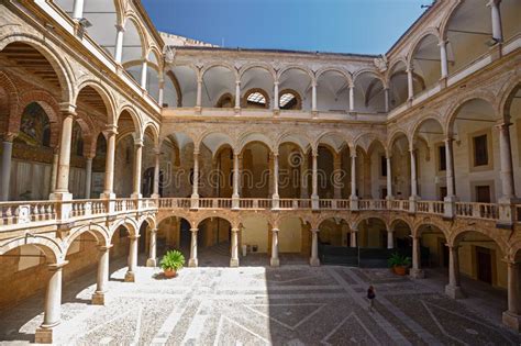 Check spelling or type a new query. Innenraum Eines Alten Palastes. Ruines Eines Schlosses ...