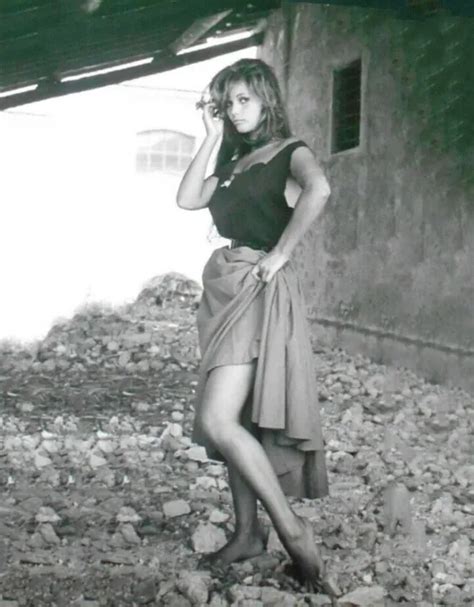 8x10 Picture Celebrity Print Of Claudia Cardinale Sexy With Her Hand On