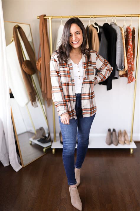 Cute Ways To Wear A Flannel Styling A Flannel Plaid Flannel Outfit