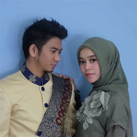 Di hari berbahagia itu, pria yang akrab disapa billar ini meminta izin secara. Pacar Lesty Kejora Sekarang - Actris Indonesian