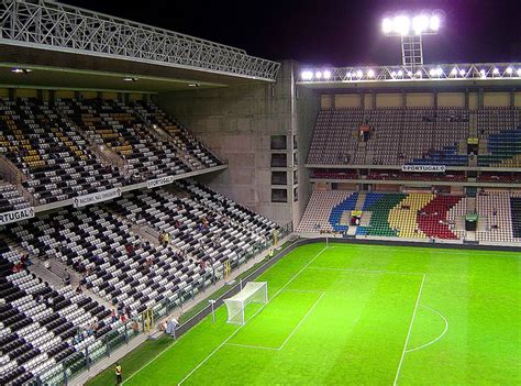 They have won the league and they it is a really charismatic stadium. Estádio do Bessa XXI - Info-stades