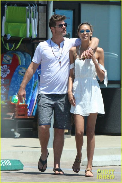 Robin Thicke And Girlfriend April Love Geary Cant Keep Their Hands Off Each Other Photo 3688641